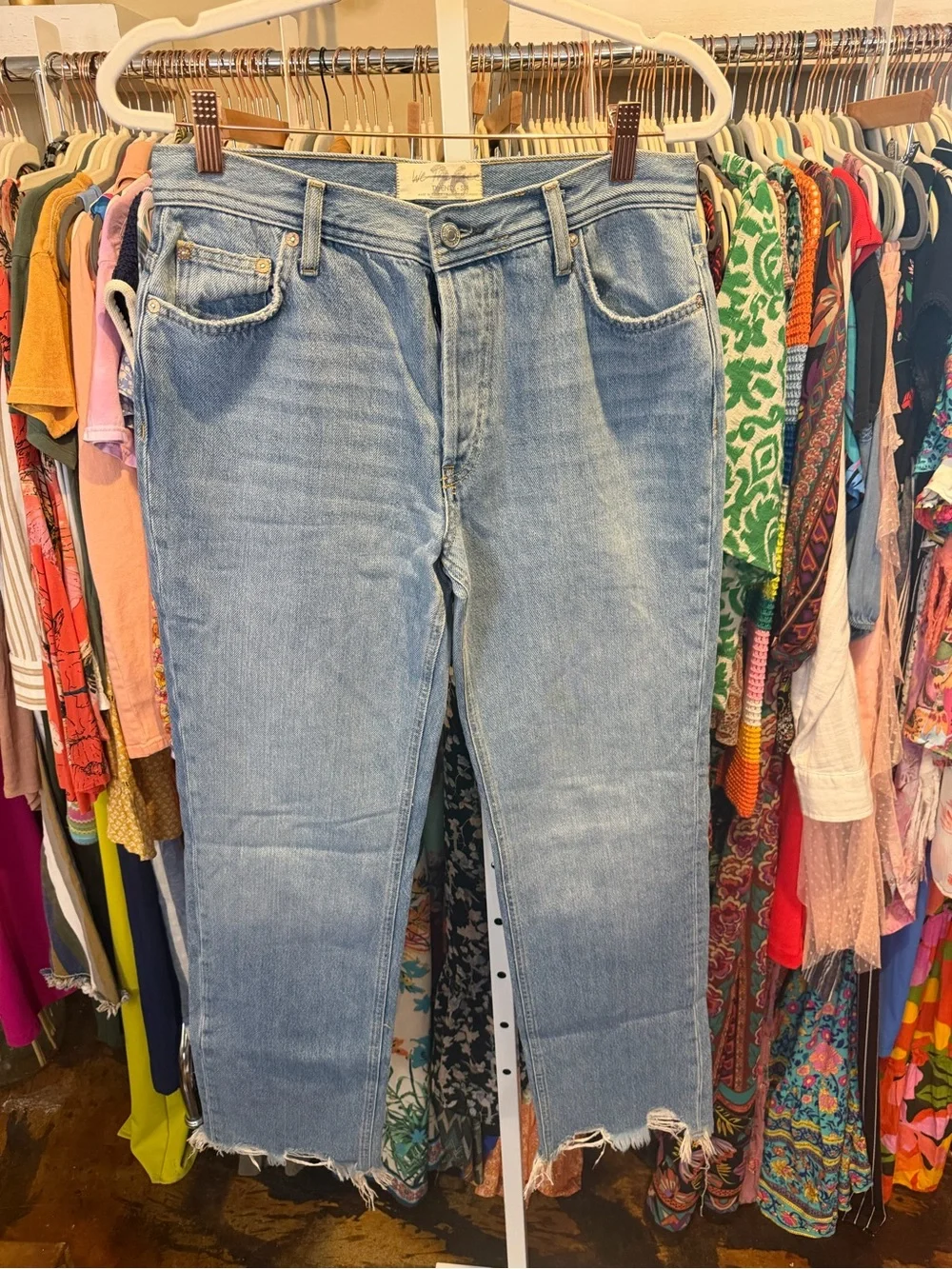 NWOT Free People Maggie Mid Rise Light Blue Cropped Frayed-Hem Jeans